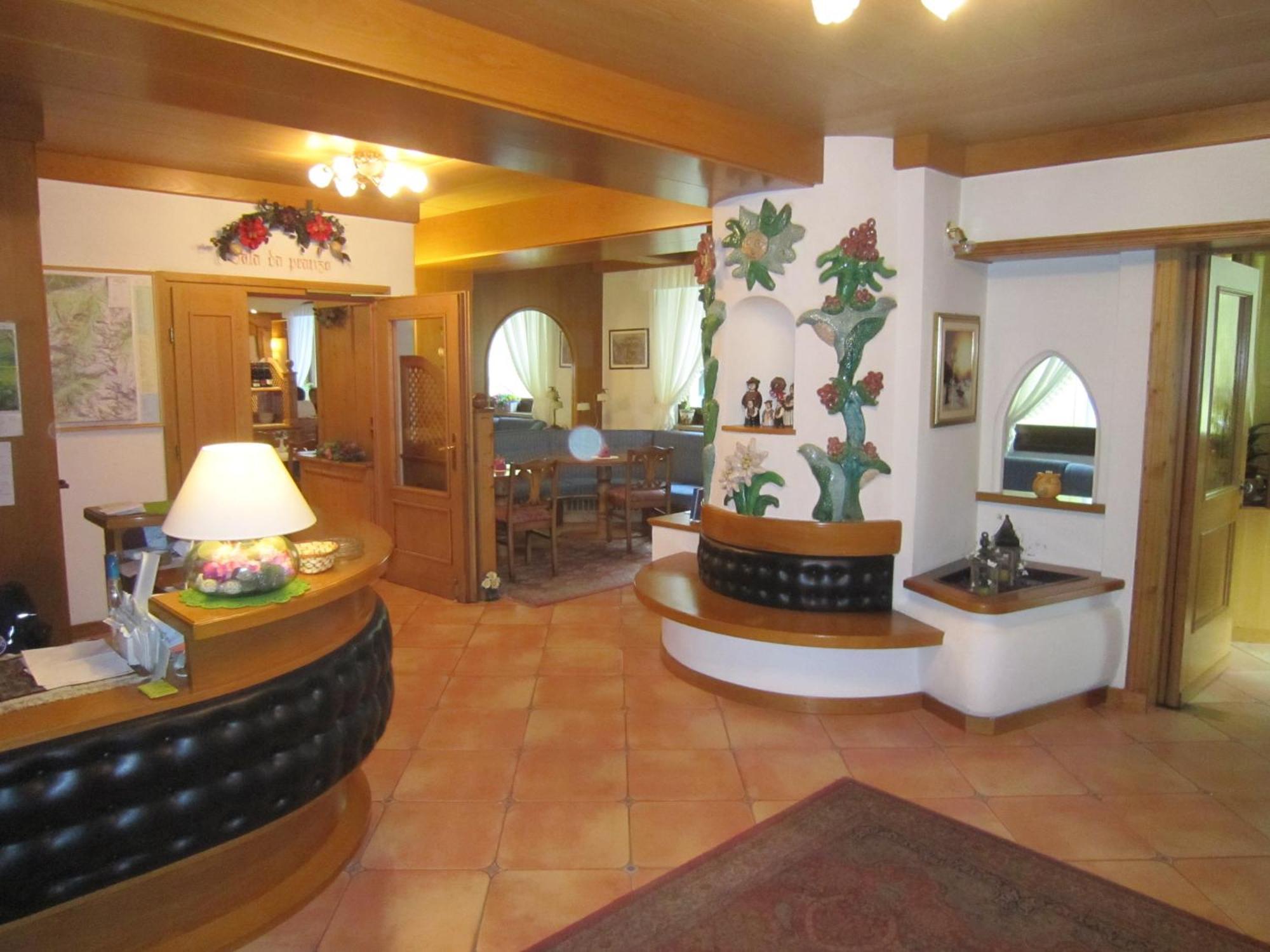Hotel Alpina Pinzolo Kültér fotó