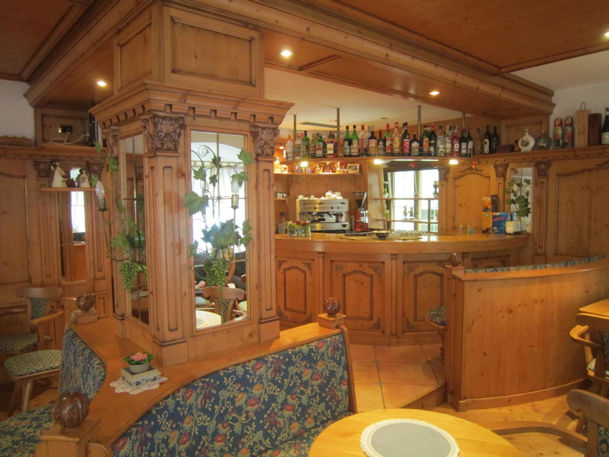 Hotel Alpina Pinzolo Kültér fotó