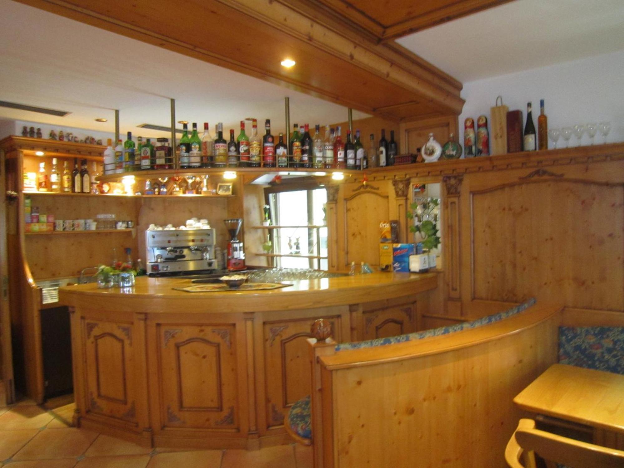 Hotel Alpina Pinzolo Kültér fotó