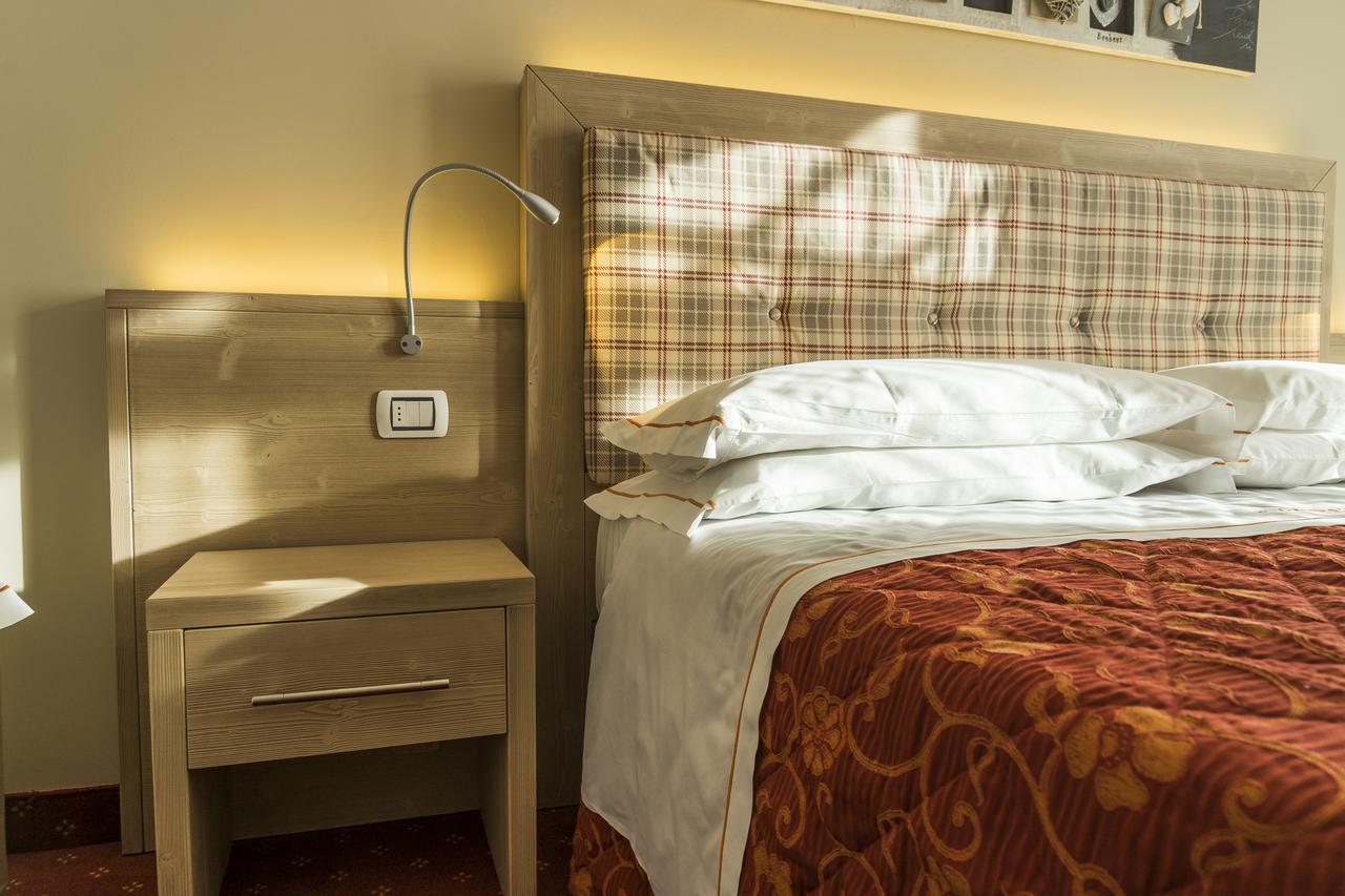 Hotel Alpina Pinzolo Kültér fotó